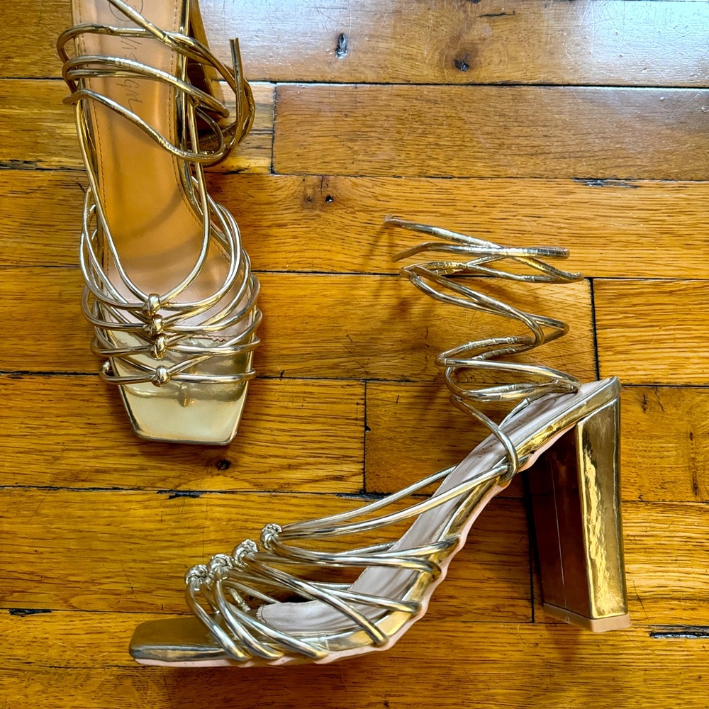 Gold Strappy Nasty Gal sandals with square toe and block heel ✨✨✨